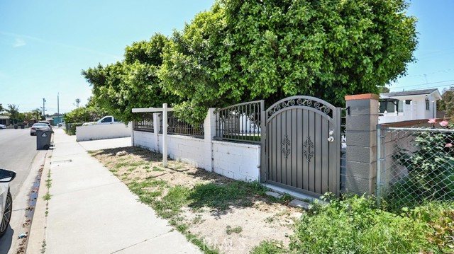 10301 Antigua St — photo