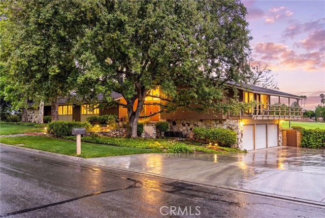 8780 Hillcrest Rd — photo