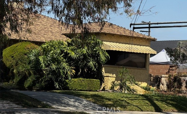 10815 S Hoover — photo