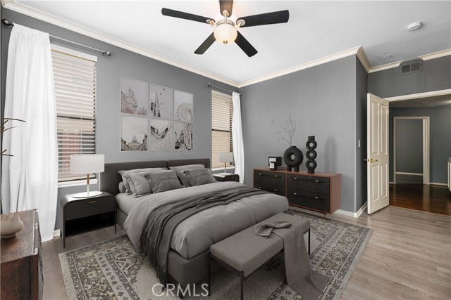425 E Ocean 440 — photo