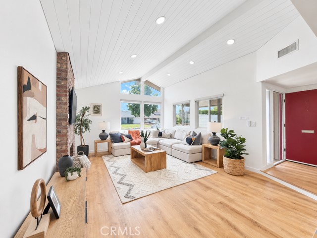 1517 E Riverview — photo