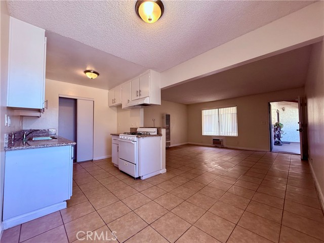 3300 W Orange Ave 6 — photo