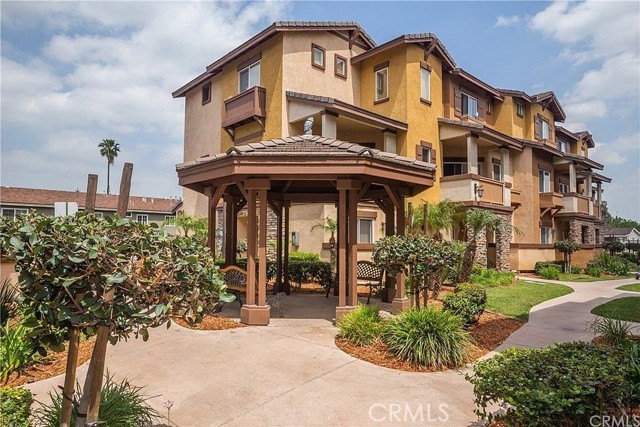 511 N Lark Ellen J — photo