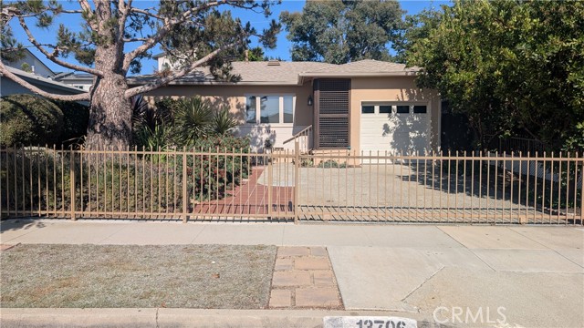 13706 S Berendo — photo