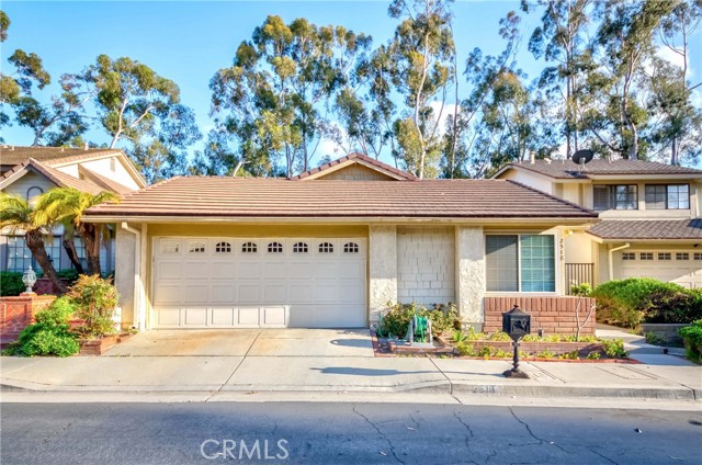 2518 Greenwich Dr — photo