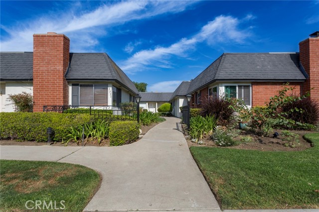 1331 Victoria Dr 18 — photo