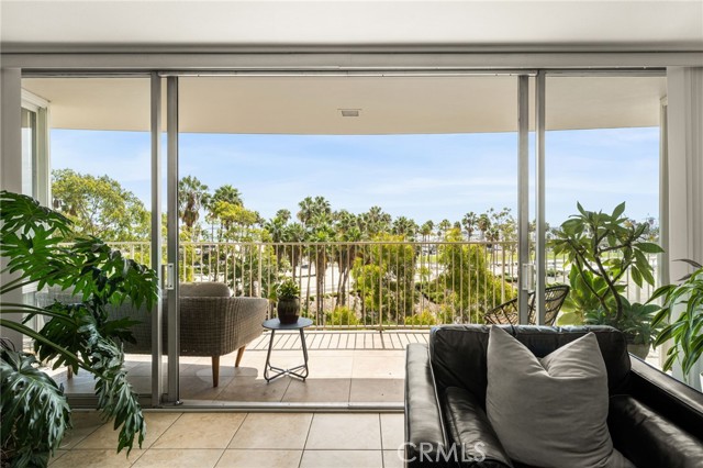 700 E Ocean 706 — photo