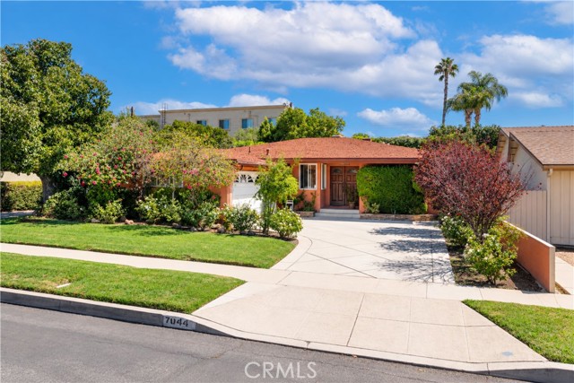 7044 Mammoth Ave — photo