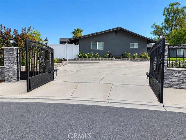6031 Vista Del Aguila — photo