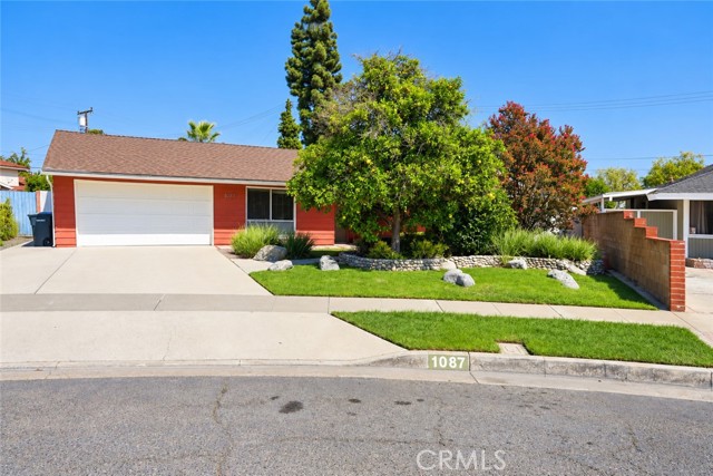 1087 N Greengrove — photo