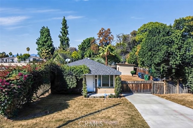 4852 Chino — photo
