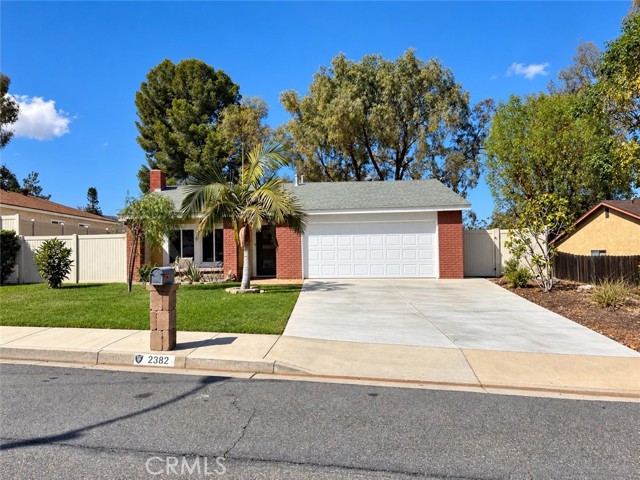 2382 Mesquite Ln — photo
