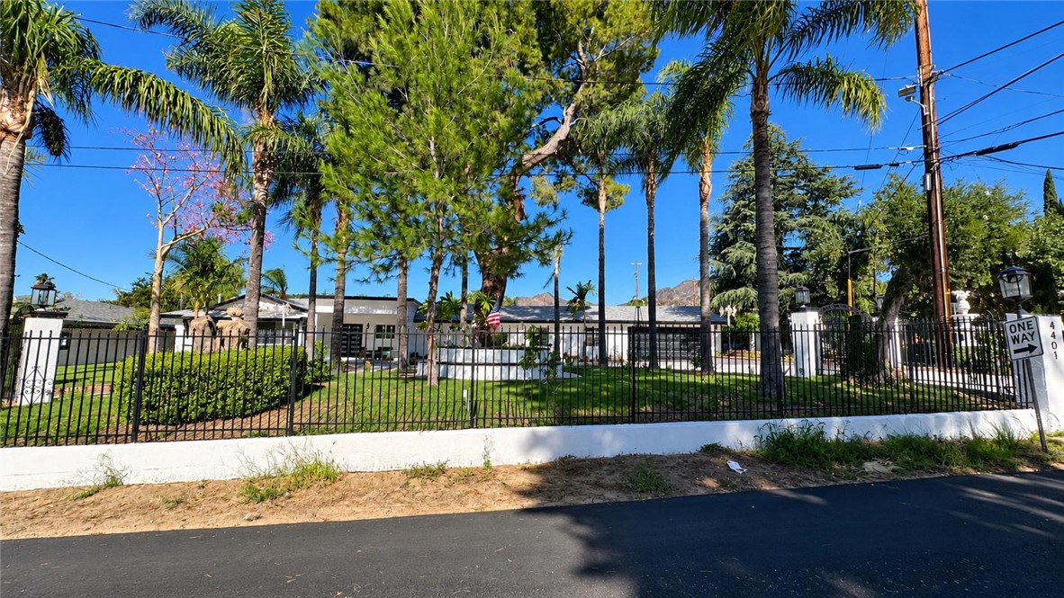 14401 Lakeside — photo