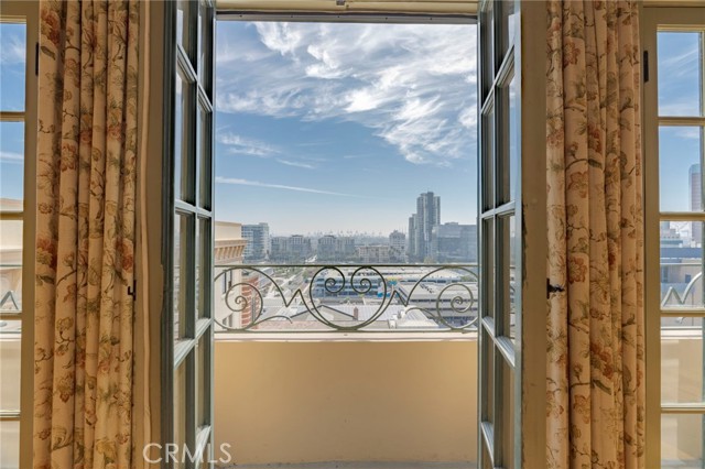 315 W 3rd St 410 — photo