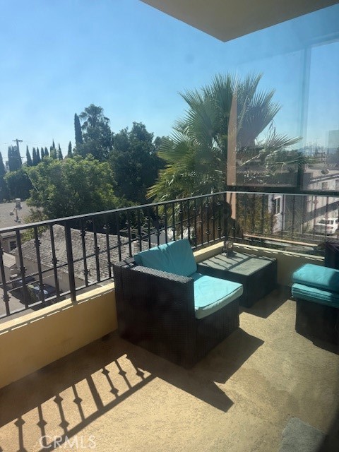 6938 Laurel Canyon 212 — photo