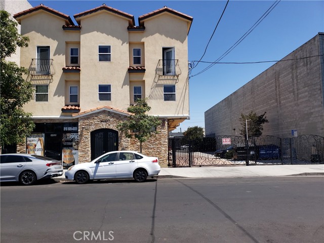 14537 Archwood St 302 — photo