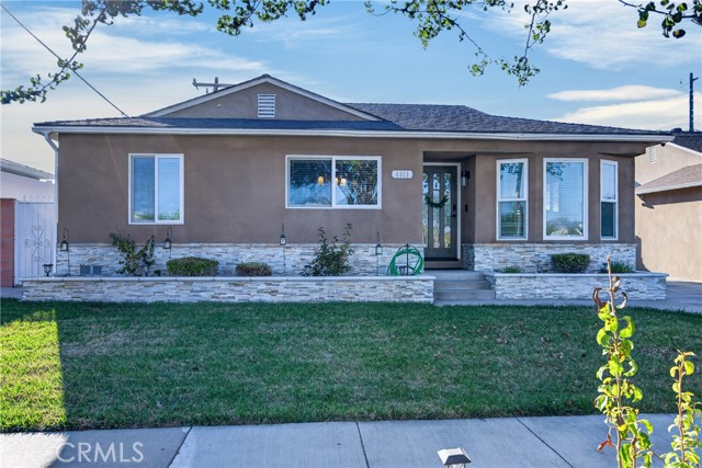 4513 Paramount — photo