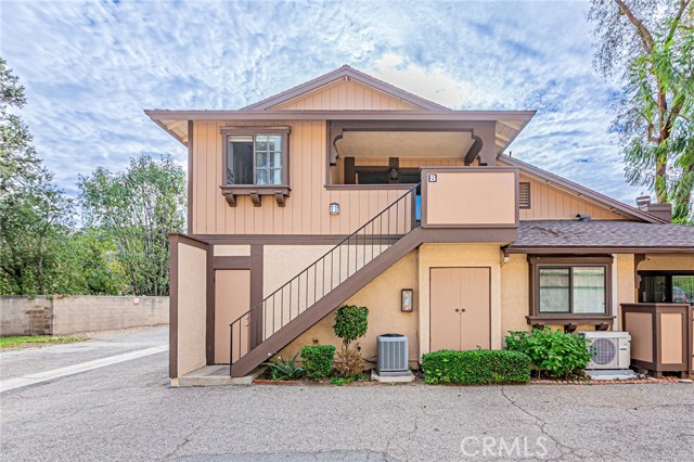 21755 Laurelrim Unit B — photo