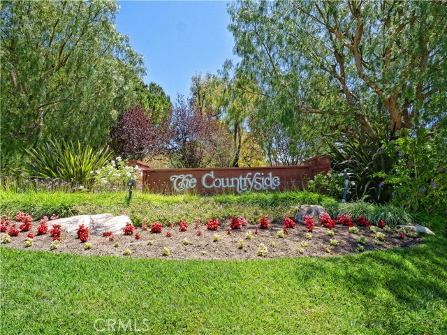 5465 Valley View — photo