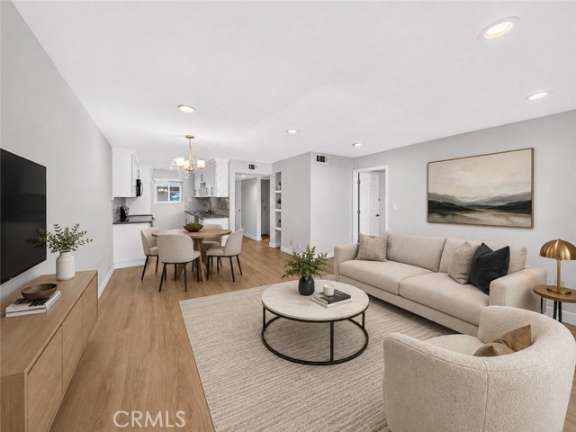 433 S Manhattan Pl 206 — photo