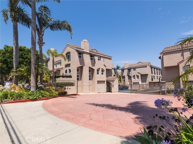 1305 E Grand Ave F — photo