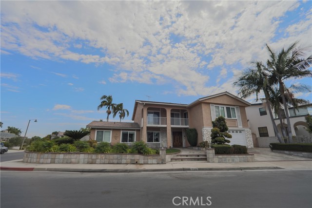 720 Pepper Tree — photo