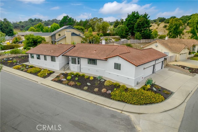 1096 Robin Cir — photo