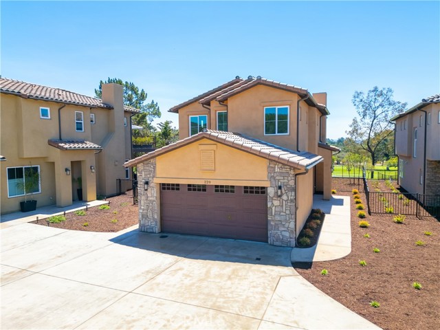 220 Oak Hill Dr — photo