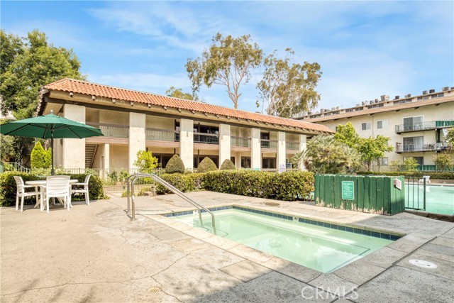 5460 White Oak Ave F105 — photo