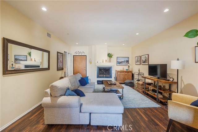 7211 Cozycroft 32 — photo