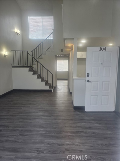 11150 Glenoaks 104 — photo