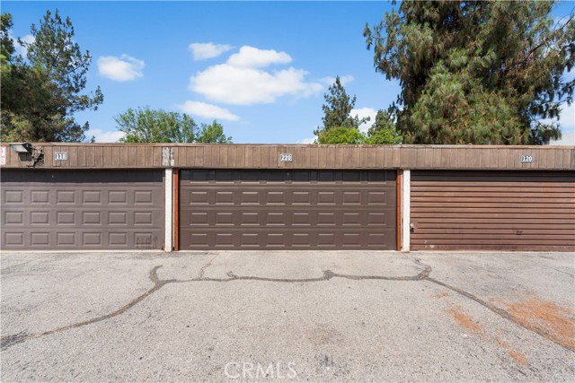 9600 Van Nuys 220 — photo