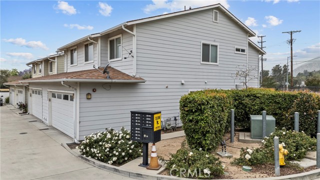 14552 Foothill — photo