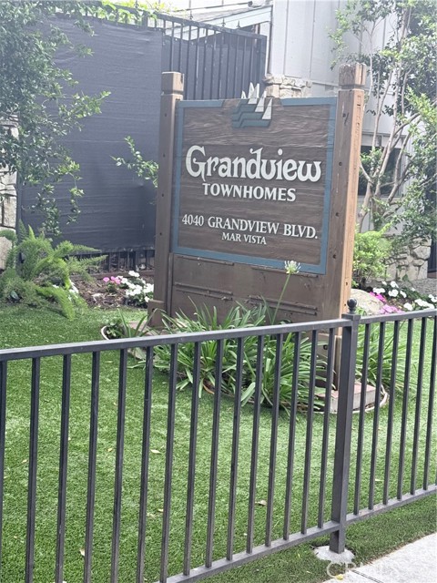 4040 Grand View 65 — photo