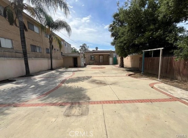 14717 Victory Blvd — photo