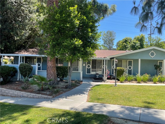 19114 Ave Of The Oaks B — photo