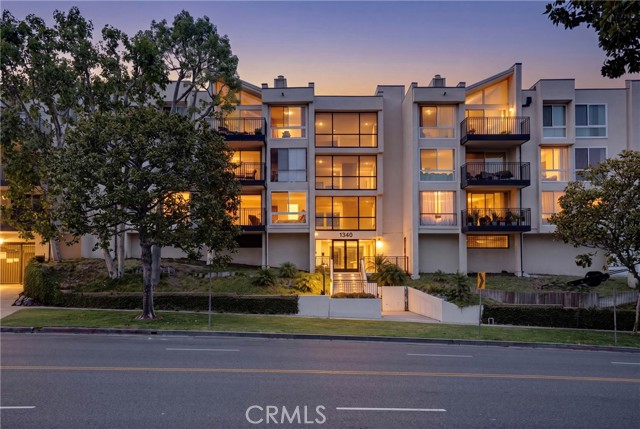 1340 S Beverly Glen Blvd 211 — photo