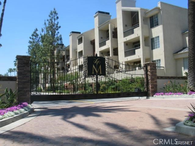 5520 Owensmouth Ave 313 — photo