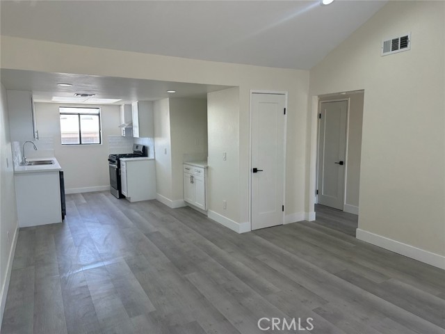 44155 10th — photo