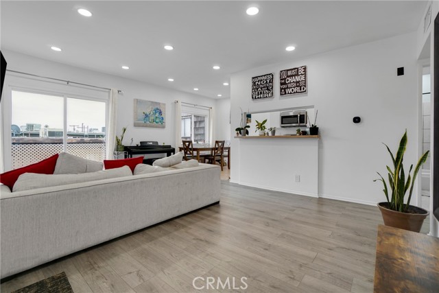 15516 Nordhoff St 217 — photo