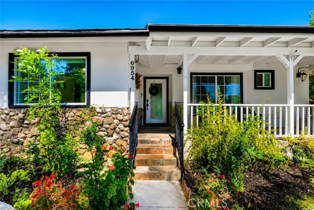 6954 Woodlake Ave — photo