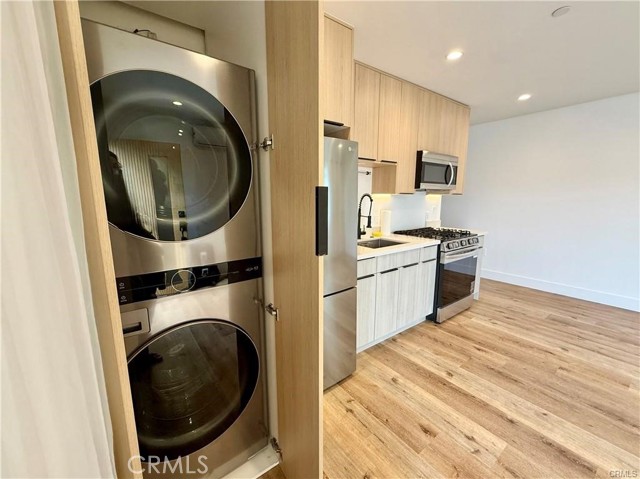6902 Corbin Ave — photo