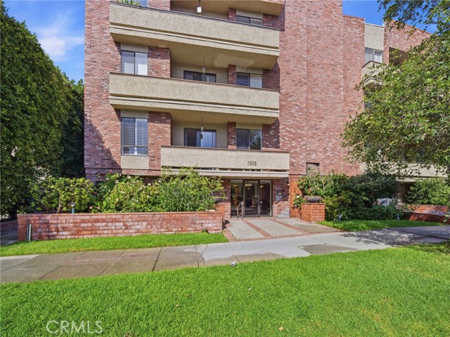1315 Roxbury Dr 204 — photo