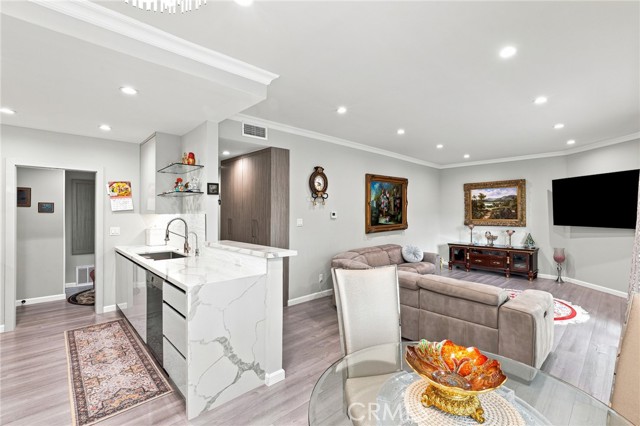 14607 Erwin St 107 — photo