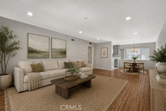 12801 Moorpark St 303 — photo