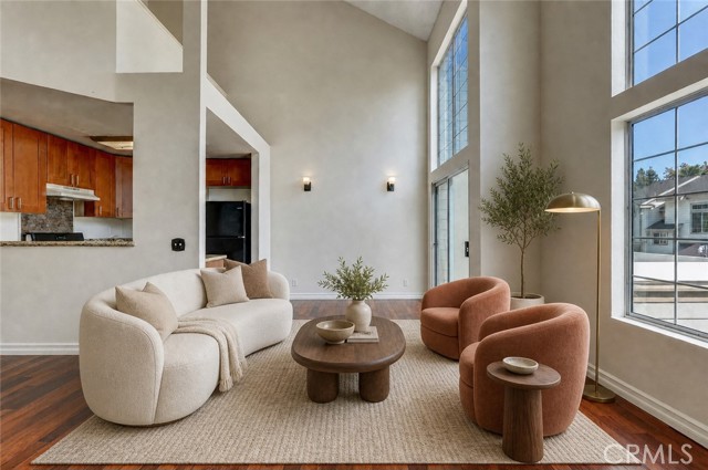 11150 Glenoaks 294 — photo