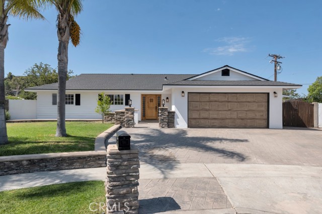 805 Moffatt Cir — photo