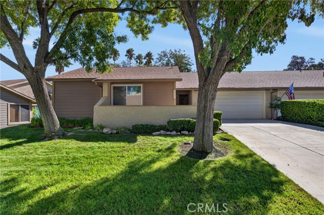 26105 Rainbow Glen Dr — photo