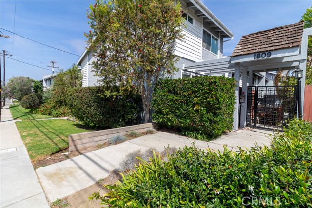 1809 Armour Ln 3 — photo