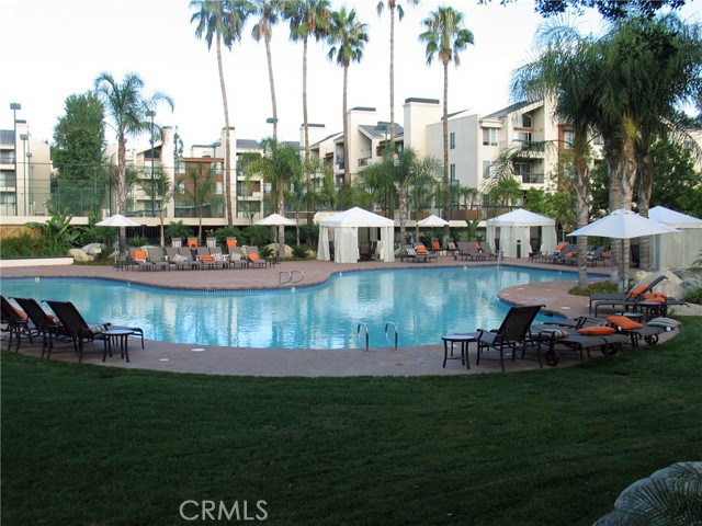 5550 Owensmouth #317 — photo